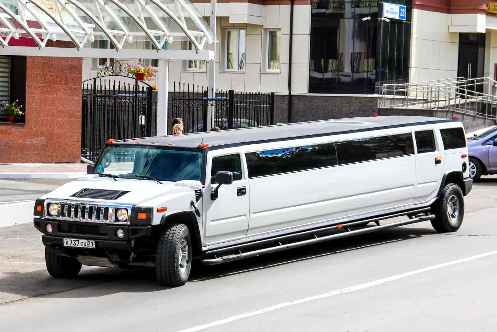 Hummer Limousine Price : How Much Does A Limo Cost? [ Price List ]